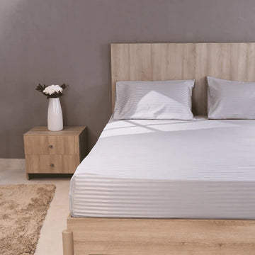 سينزو - طقم ملايات سرير مسطحة رمادية فاتحة، 3 قطع مخططة - 240 × 260 سم